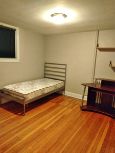 Room for rent near east york
