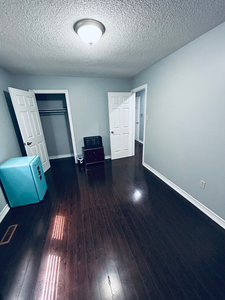 Room for rent near Sheridan college in sharing for boys