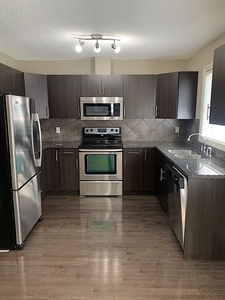 Sherwood Park Pet Friendly Townhouse For Rent | 3BED-2.5BATH TOWNHOUSE W DOUBLE ATTACHED