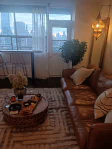 Short term , fully furnished, one bedroom downtown apartment