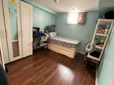 Single room for WORKING/STUDENT FEMALE and ONLY VEGETARIAN.
