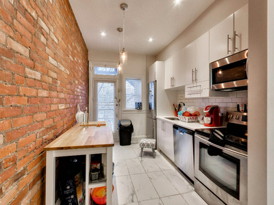 Stunning and large 2nd flr 2 bedroom with an exposed brick wall