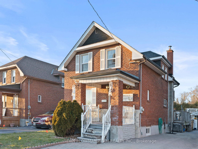 Stunning DETACHED Home For Sale in Oshawa with 3 Beds!