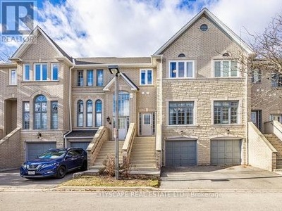 Townhouse For Sale In Central Erin Mills, Mississauga, Ontario