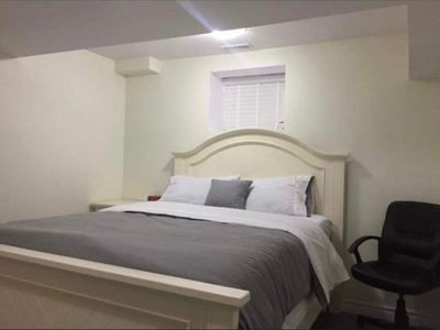 500cad off Urgent one bedroom with bath near subway