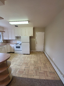 Very Spacious 2BED 1BATH Unit w Parking & Laundry Incl