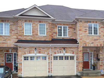 Whitby Entire townhouse for rent 3 BR + 2.5 BATH & Finished Bsmt