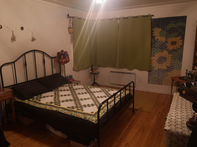 women/N.B. only_4-6mo sublet_furnished room_Prefontaine_march 1