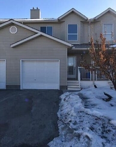 Calgary Townhouse For Rent | Douglasdale | 4 bedroom and 2.5 bathroom