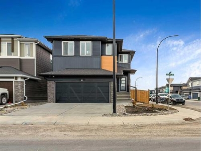 House For Sale In Pine Creek, Calgary, Alberta