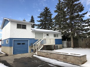 Calgary House For Rent | Bowness | Wheelchair accessible 3 brdm +den
