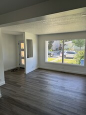 Calgary Pet Friendly Duplex For Rent | Winston Heights | Beautifully Renovated 4-Bedroom Duplex in