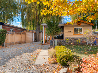 Beautiful Waterfront Manufactured Home For Sale in West Kelowna!