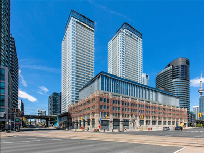 Luxurious Condo Amazing Vibrant Area Steps To King/Waterfront!
