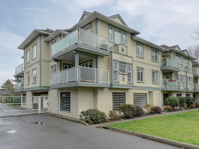 Condo/Apartment for sale, 201-400 Dupplin Road, Greater Victoria, British Columbia, in Victoria, Canada