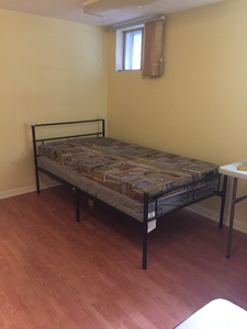1 bed room available Feb1,M1P 1N5