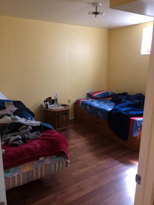 1 ROOM FOR GIRLS OR COUPLE NEAR SHERIDAN COLLEGE