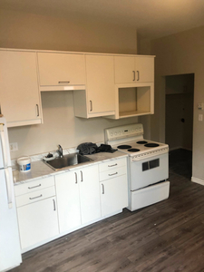 $1400 -- Huge 1 bedroom Apartment – Smiths Falls - (March 1st
