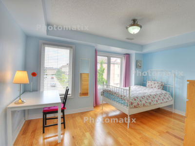 $900 Beautifully Furnished Bedrooms - For Female Housemate