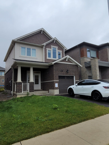 Beautiful 3 Bedroom Detached House In The Huron Park Area