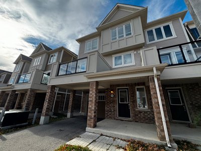Beautiful 3 Bedroom End Unit Townhome In Huron Park!