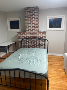 Bedroom sublet Available Feb 1 in 3 Bedroom Unit on Quinpool RD
