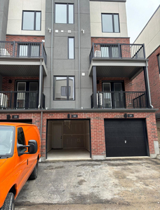 Brand new 3 bed 3 wash townhouse in Downtown Waterloo!!!