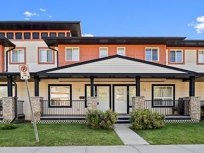 Calgary Pet Friendly Townhouse For Rent | Evergreen | TWO STOREY BRIGHT AND COZY
