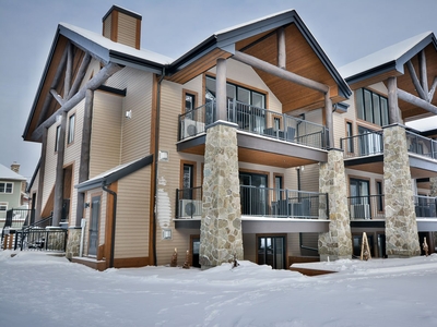 Condo/Apartment for sale, 310 Ch. Louis-Dufour, Saint-Sauveur, QC J0R1R3, CA, in Piedmont, Canada