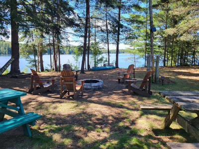 COTTAGE FOR RENT1000FT DIRECT WATERFRONT HALIBURTON GOOD.PRIVACY