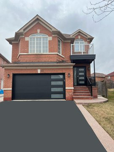 Detached home with 3 Bedrooms+Den available in Brampton, ON