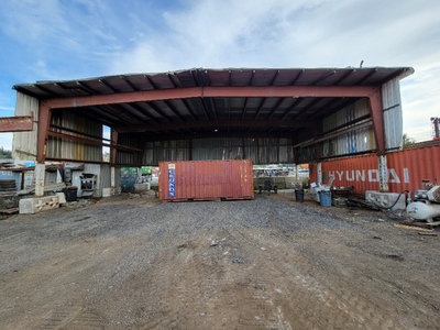 FOR RENT: 40’ x 60’ Tall Welding and Fabrication Shop