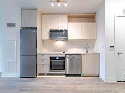 [For Rent] Downtown toronto 1+1 2 baths Front & Sherbourne