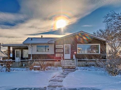 House For Sale In Elmwood Park, Edmonton, Alberta