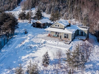 One-and-a-half-storey house for sale (Charlevoix)