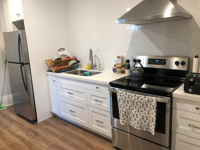 Renovated Bachelor Unit on Queen Street - IMMEDIATELY