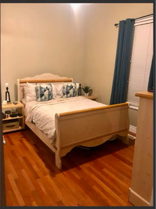 Space for one GIRL in sharing (DOWNTOWN BRAMPTON)