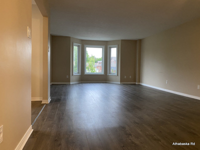 SPACIOUS 3 BDRMS UPPER LEVEL FOR LEASE AT SOUTH WEST