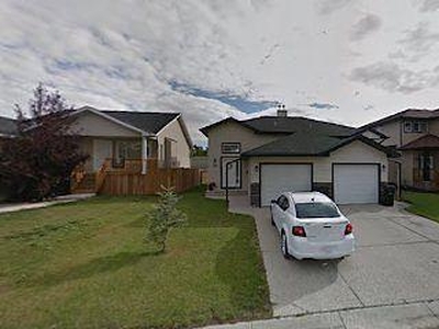 3 Bedroom Apartment Carstairs AB