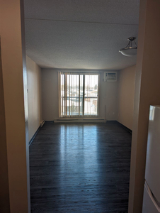 2 bedroom for April(Maples)