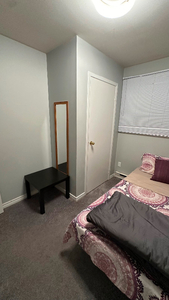 A rent room in beautiful Innisfil near Lake!!