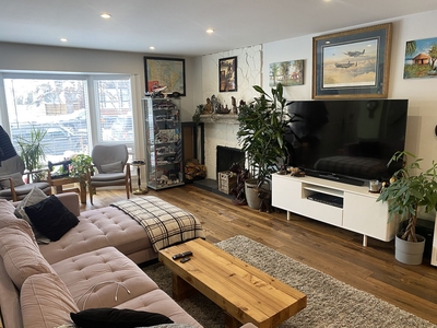 Calgary Pet Friendly House For Rent | Ramsay | Fully Furnished Inner City 3bed