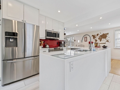 Oakville Pet Friendly House For Rent | Indulge in the epitome of