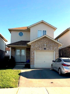 Upstairs 3 Bed 1.5 Bath Detached House Available June 10, 2024