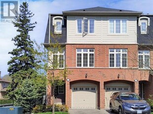 Townhouse For Sale In Lakeview, Mississauga, Ontario
