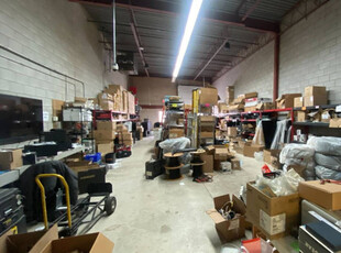 1,500 sqft industrial warehouse & office for rent in Oakville