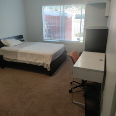 Room for Young Female Student or Worker in 70 Ave