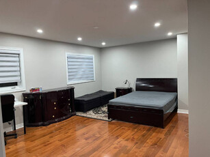 Short term large master bedroom in Vaughan (no parking)