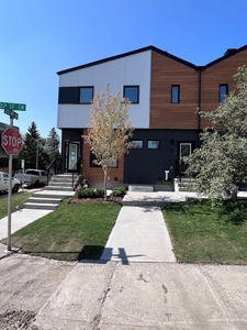 Calgary Pet Friendly Townhouse For Rent | Richmond Knob Hill | RK22 - Brand New Townhouses