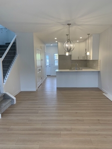 Edmonton Pet Friendly Duplex For Rent | Schonsee | 3 Bedroom Modern Duplex for
